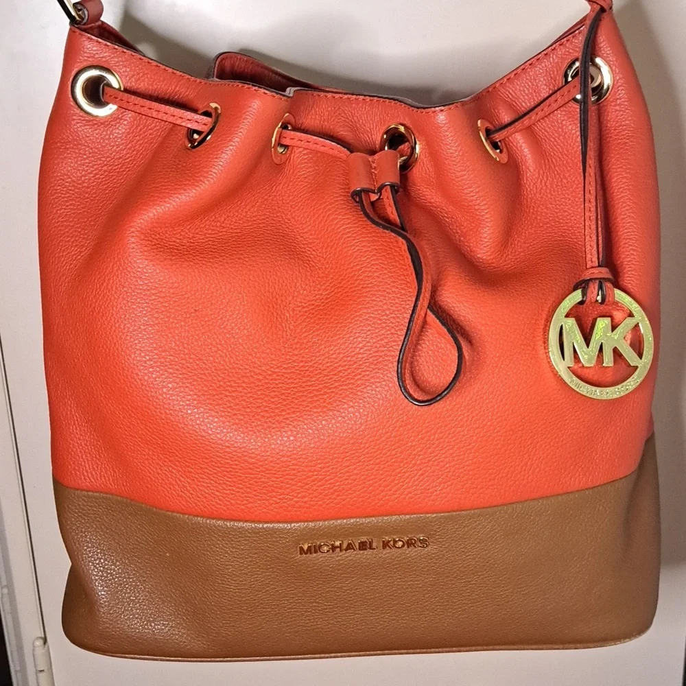 SOLD ๐ NEW Michael Kors Orange & Brown Soft Pebble Leather Shoulder Bag - Picture 4 of 13